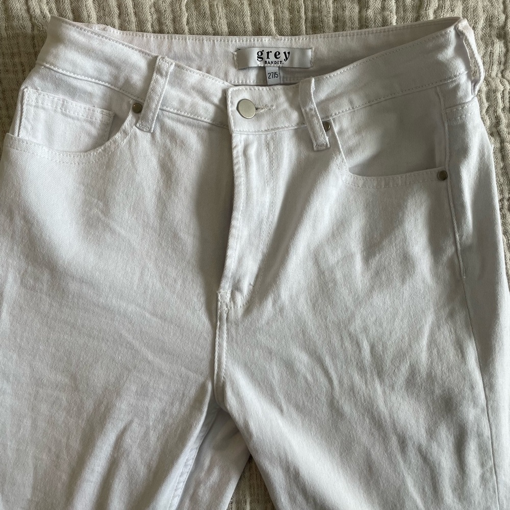 Grey Bandit white denim